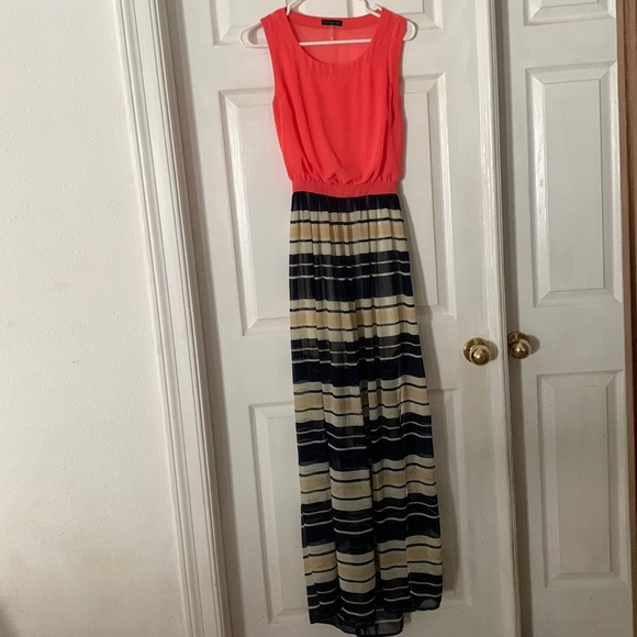 Summer Open Back Dress - Picture 1 of 11